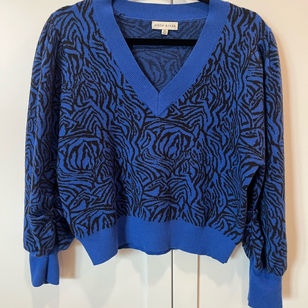 Moon River Blue and Black V-Neck Sweater